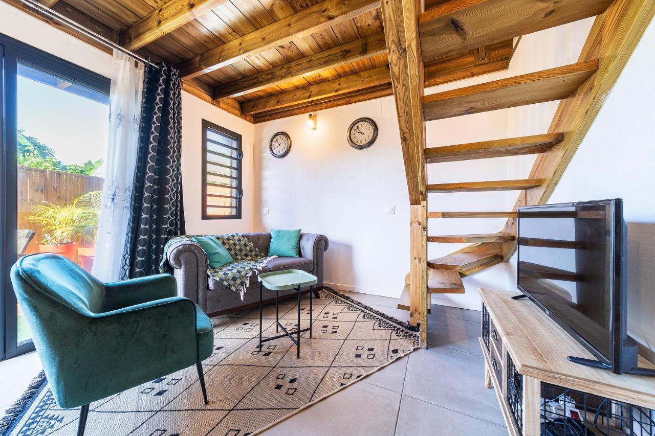 Charmant Chalet Avec Jacuzzi, L'Ile O Vert Saint Philippe Bagian luar foto