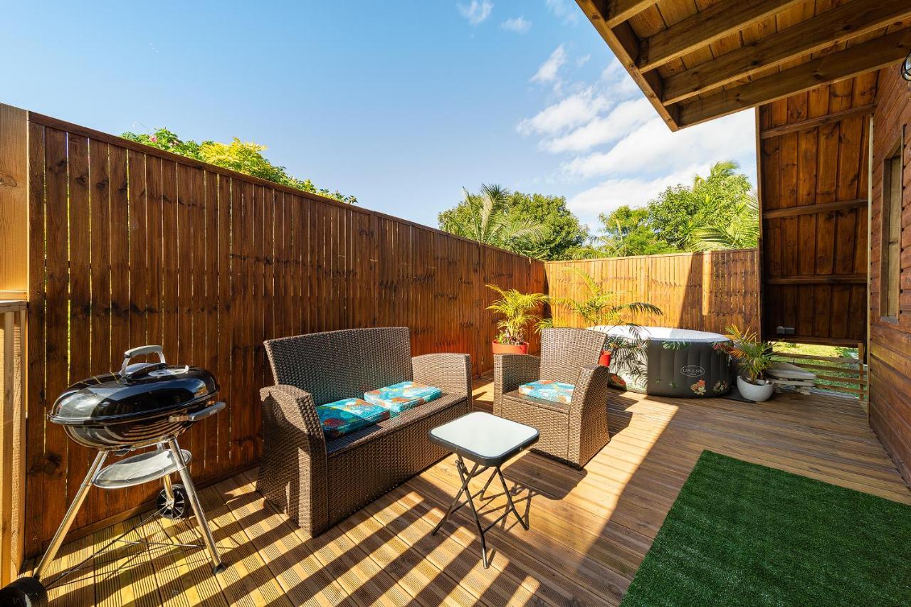 Charmant Chalet Avec Jacuzzi, L'Ile O Vert Saint Philippe Bagian luar foto