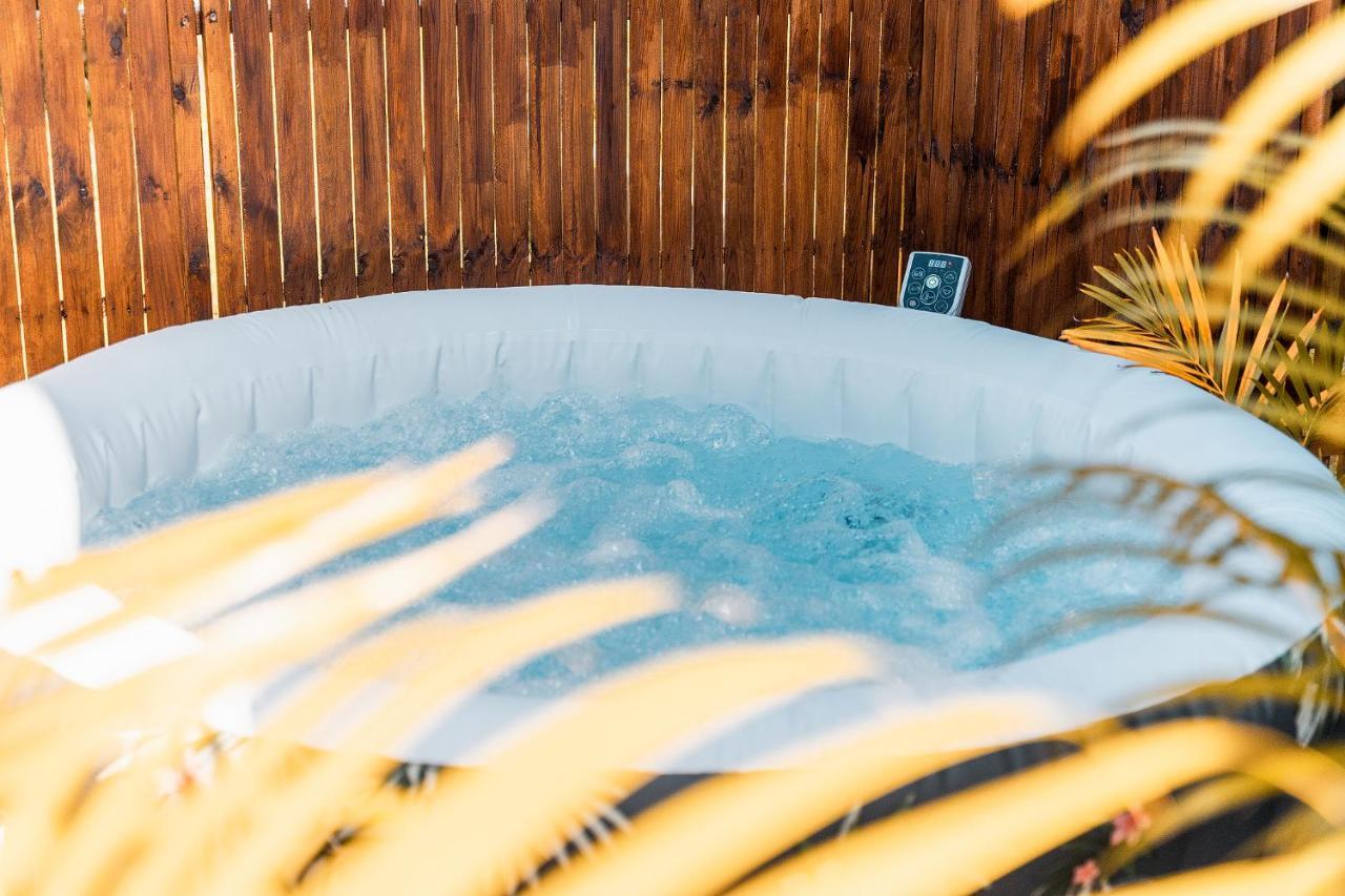 Charmant Chalet Avec Jacuzzi, L'Ile O Vert Saint Philippe Bagian luar foto