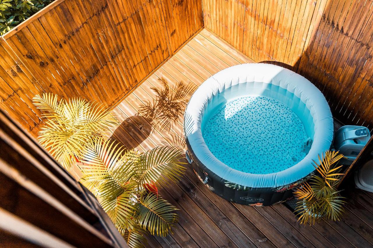 Charmant Chalet Avec Jacuzzi, L'Ile O Vert Saint Philippe Bagian luar foto