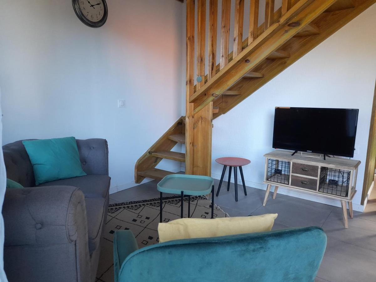 Charmant Chalet Avec Jacuzzi, L'Ile O Vert Saint Philippe Bagian luar foto