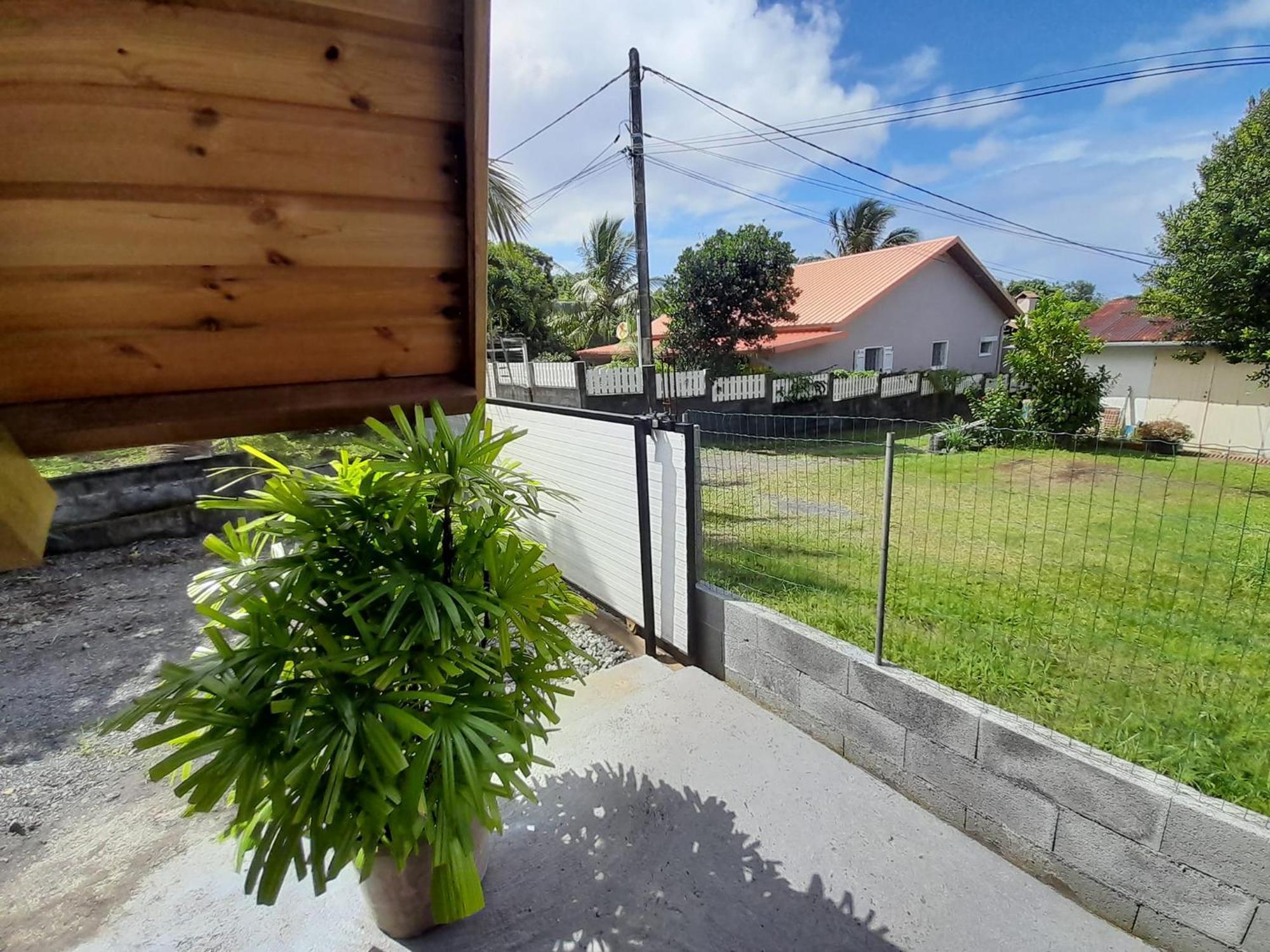 Charmant Chalet Avec Jacuzzi, L'Ile O Vert Saint Philippe Bagian luar foto