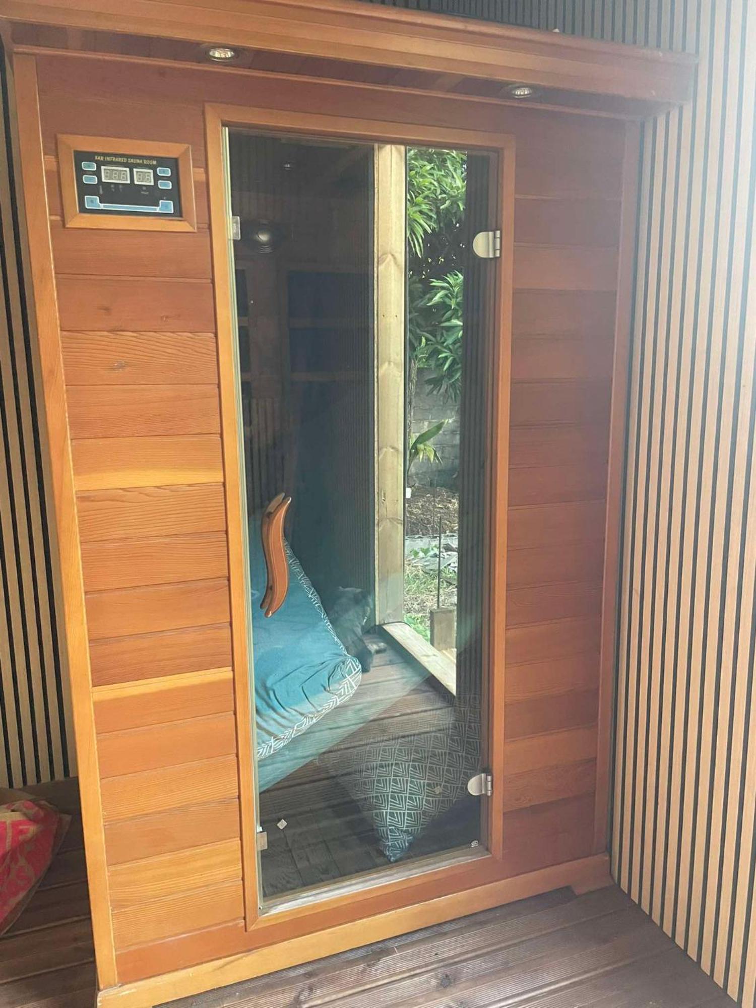 Charmant Chalet Avec Jacuzzi, L'Ile O Vert Saint Philippe Bagian luar foto